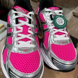 Asics Sneakers in Pink and Silver